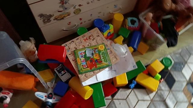 Как определить что у тебя дома живёт ребенок - конечно наличие горы игрушек