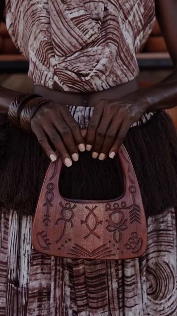 Сумочки из дерева из Африки