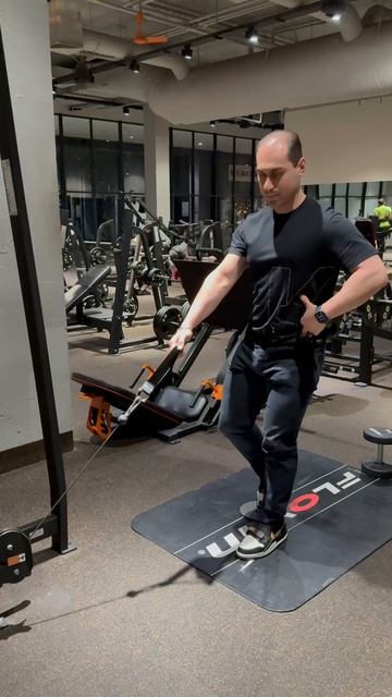 Румынская тяга в блоке унилатеральная на коврике Flowin