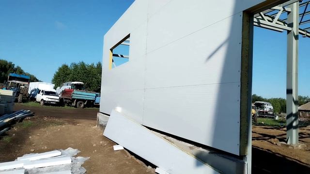 Продолжение строительства ангара для сх техники