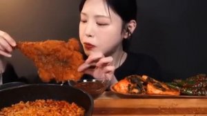 Мукбанг лапша с курицей 🍜 много едыЕда на камеру