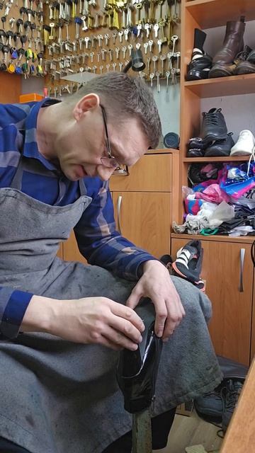 Как поменять набойки в домашних условиях