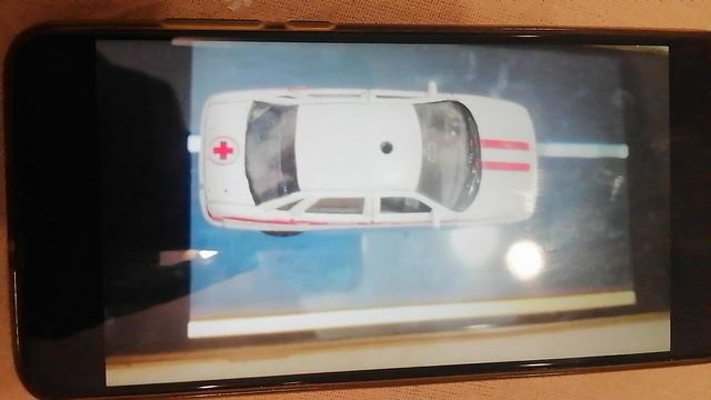 машина едит