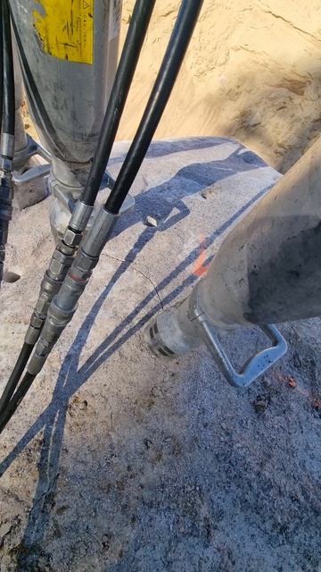 Как разрушают валуны гидроклином.
#разрушениевалунов
#гидроклин