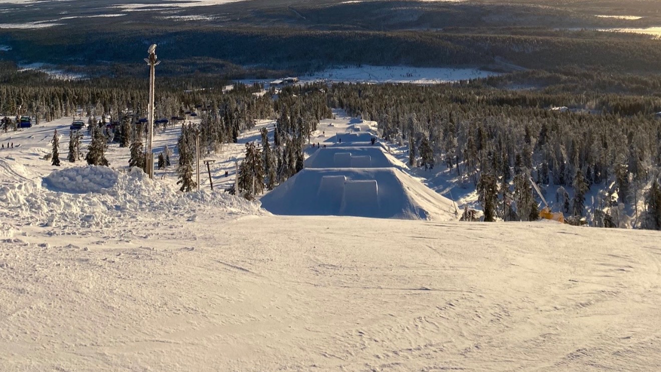 Лапландия:спуск на сноуборде