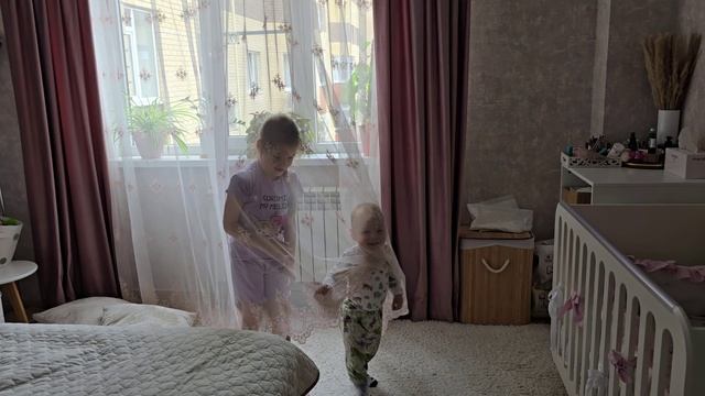 Как я всё успеваю одна с детьми?!Мою окна, вешаю сетки, готовлю пиццу 🍕 Подарили заранее подарок 🎁