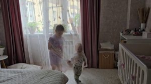 Как я всё успеваю одна с детьми?!Мою окна, вешаю сетки, готовлю пиццу 🍕 Подарили заранее подарок 🎁