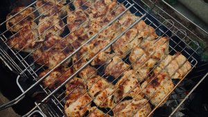 VLOG: Официальное ОТКРЫТИЕ дачного сезона / Готовим землю для МОРКОВИ / Первый ШАШЛЫК / Апрель 2026.