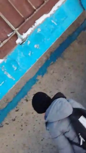 Мы с пацанами идём в подвал чек