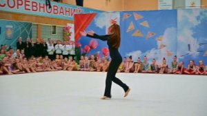 Целый мир освещает твои глаза..