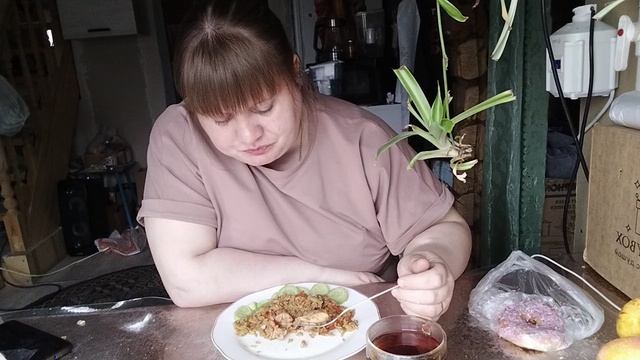 МУКБАНГ //ЕДА В РОССИИ// ОТВЕТИЛА НА НЕКОТОРЫЕ КОММЕНТАРИИ