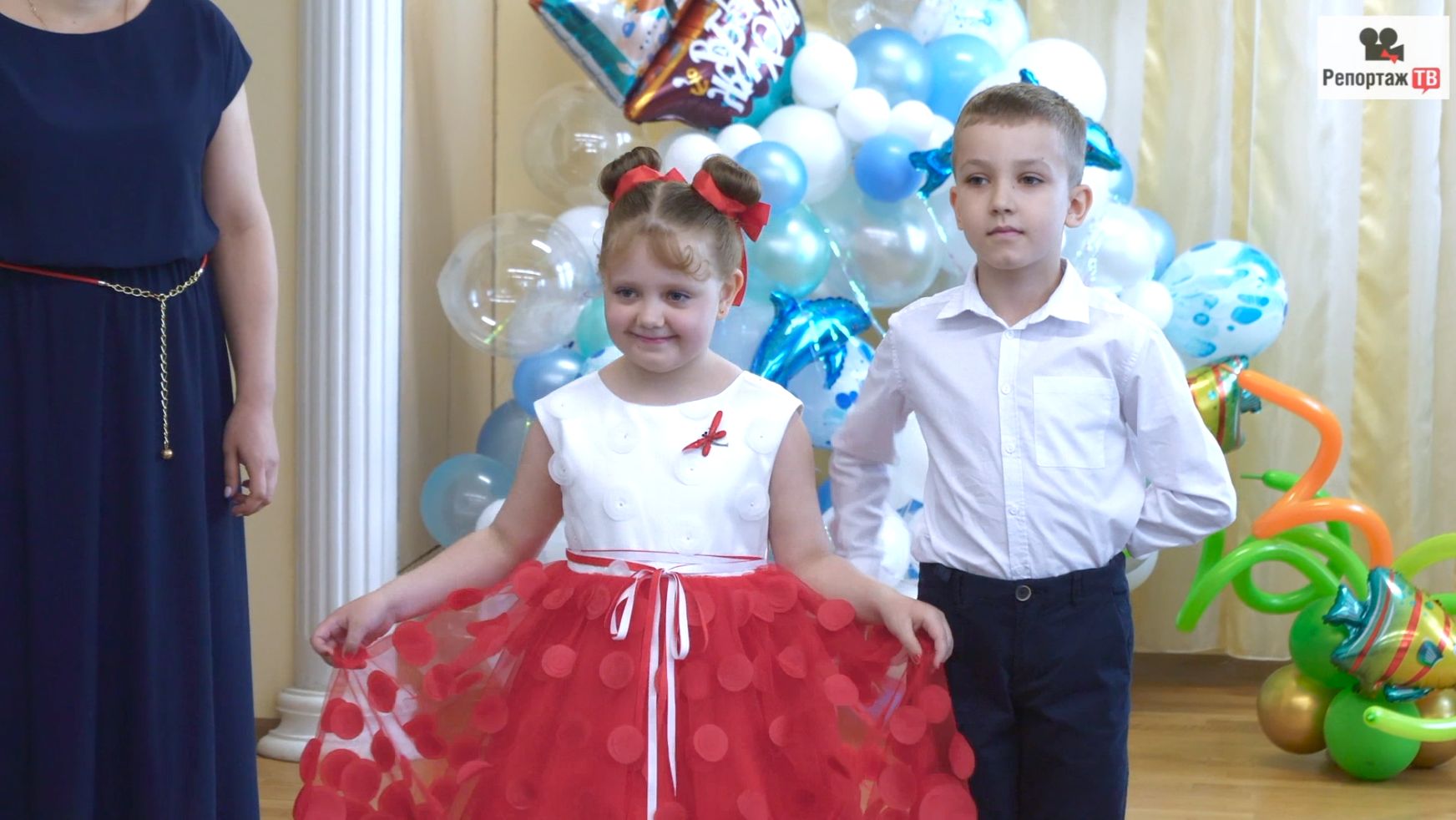 О как это мило и здорово присутствовать на Выпускном своего ребёнка - видеосъёмка