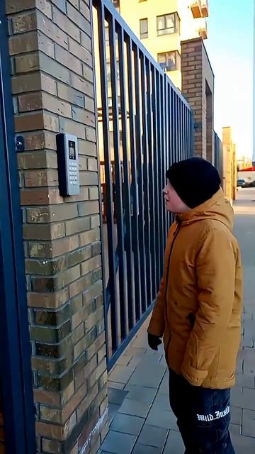 дверь которая впустит любого