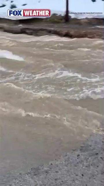 Ущерб от наводнения-Шоссе Хейтхалер за пределами Роджерс-Сити, штат Мичиган