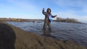 ЛАЗАЮ ПО СЕТКАМ! ПОТОМ ДОМОЙ ЖАРИТЬ РЫБУ!