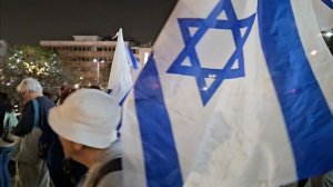 Израильтяне вышли на антиправительственный митинг в Тель-Авиве