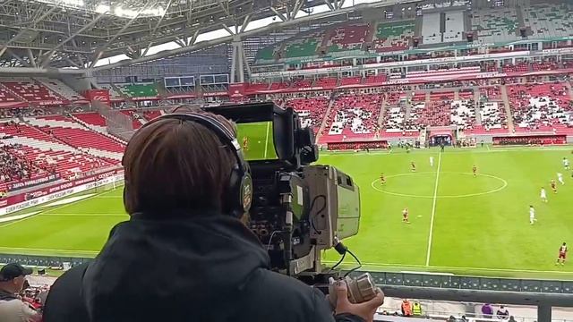 Оператор матча на стадионе