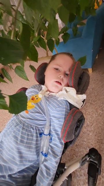 пока не на улице под деревьями,  так в больничке 😌 доброго всем утра друзья 💪 👸 🙂 #евасма1 #папа