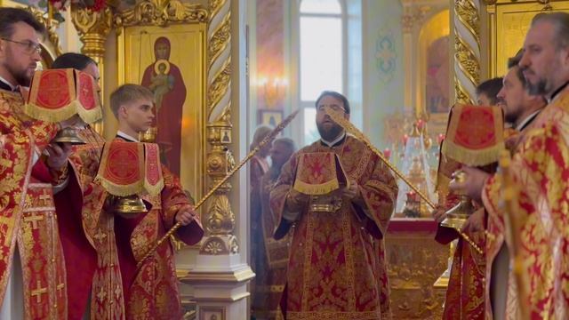 В СОБОРЕ ЖИВОНАЧАЛЬНОЙ ТРОИЦЫ Г. ВОЛЬСКА СОВЕРШЕНО СОБОРНОЕ АРХИЕРЕЙСКОЕ БОГОСЛУЖЕНИЕ (19.04.2026)