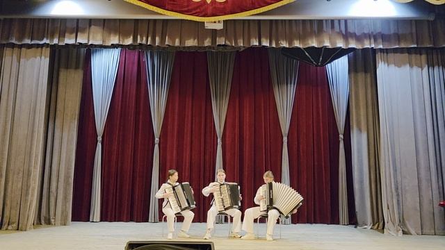 Трио аккордеонистов Викторова Николь-Лалазарян Эмилия-Корниенко Мария
1000098867.mp4