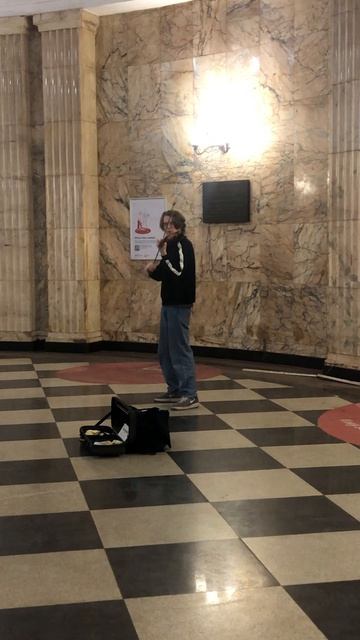 Скрипка в метро. Что за мелодия?