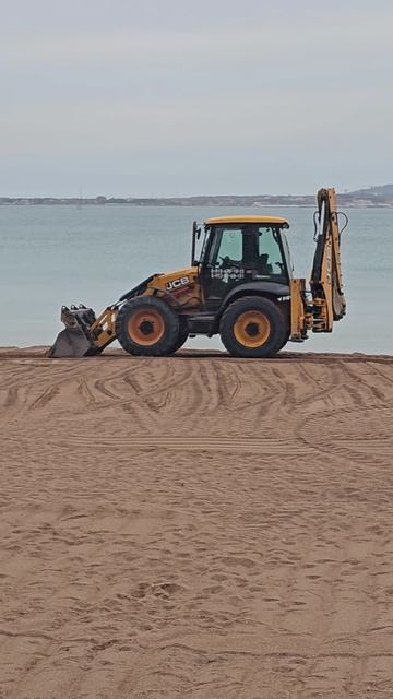 В Геленджике приводят в порядок пляжи к началу курортного сезона