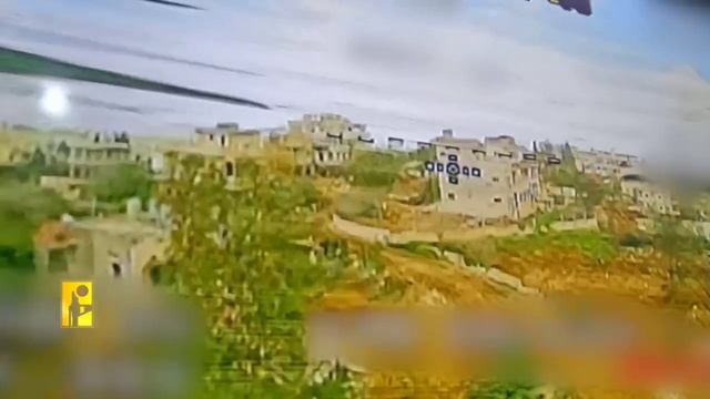 Новый эпизод применения оптоволоконного FPV-дрона «Хезболлы» по бронетехнике ЦАХАЛ на юге Ливана.