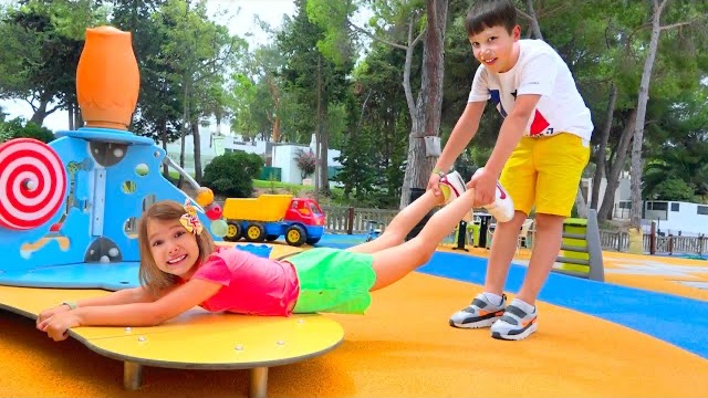 Катя и Макс и их поведение