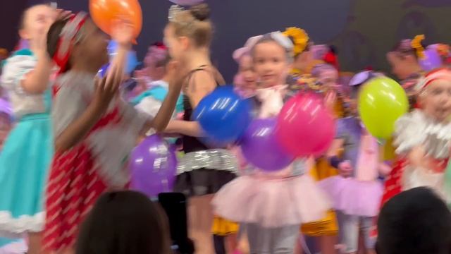 Завершение концерта ансамбля Звездочки