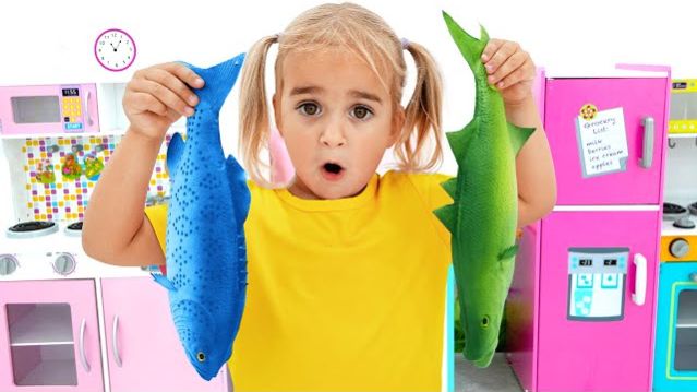 Алиса и её тётя играют в ресторан — и другие забавные истории для детей