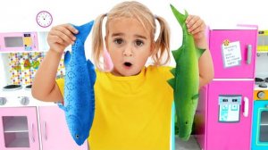 Алиса и её тётя играют в ресторан — и другие забавные истории для детей