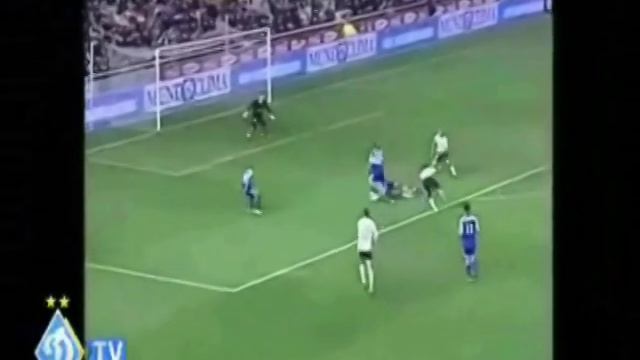 Страну можно развалить . Но отнять любимую команду из сердца .... НИКОГДА !!!