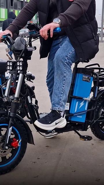 Какая посадка и куда ставить ноги на электровелосипеде Минако Монстер?