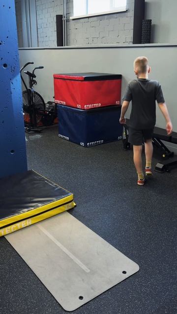 Прыжок в длину из положения сидя