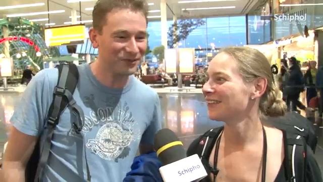 Hans Klok geeft unieke magic show in Lounge 1 op Schiphol