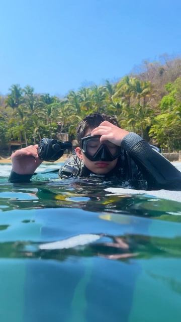 Все мои сыновья умеют играть в шахматы, говорят по-русски, катаются на лыжах, плавают