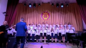 22.1. Муз. Д. Тухманова, сл. А. Поперечного - «Аист на крыше». Исполняет сводный хор старших классов