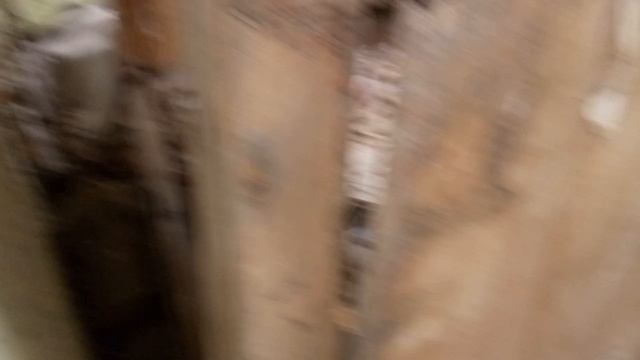 я на заброшеной деревне! Заброшенные дома, заходим в них.