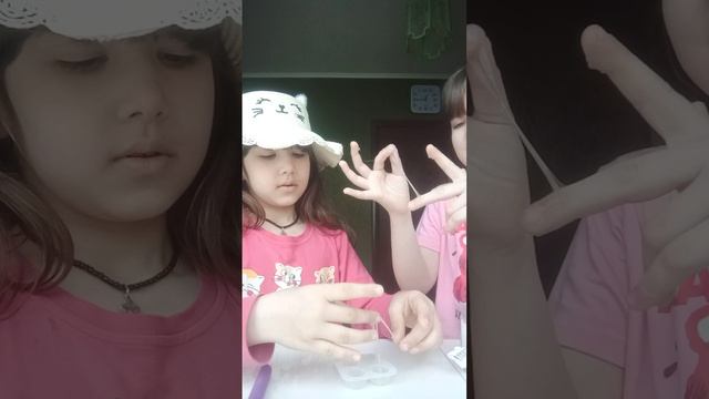 мы делаем таба лапки из лизуна