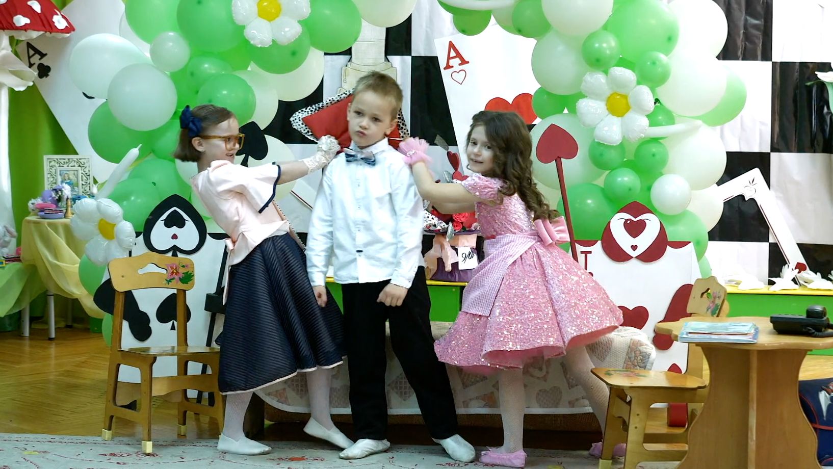 Чтобы хорошо учиться - никогда не нужно ленится, сценка с выпускного детского сада