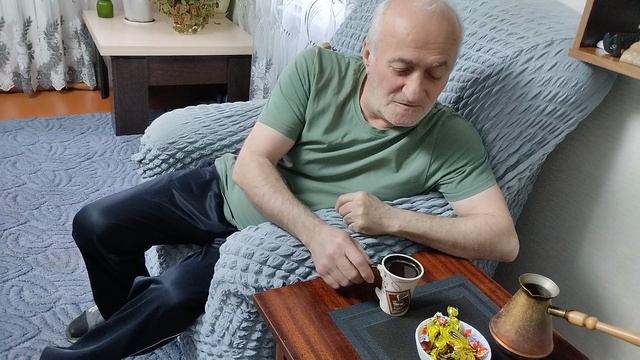 Утро начинается с кофе