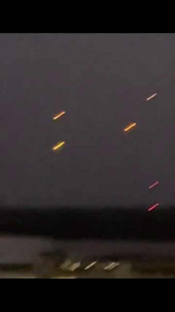 Видео светящихся шаров в небе