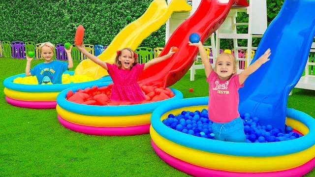 Крис помогает Алисе найти машинки