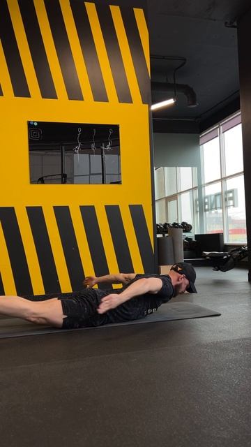 Супермен с вращением плеч