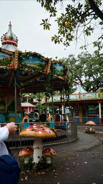 Волшебный мир каруселей и грибов #аттракционы #развлечения #семейныеприключения