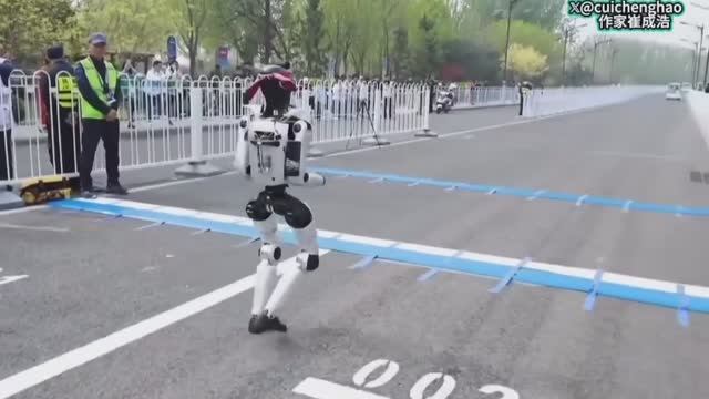 🔴Один из участников полумарафона в Китае умер прямо на старте.🤭 🤣🔴