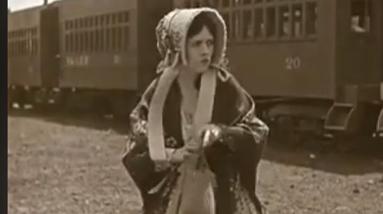 Ей было 50. Он был молод. И это изменило всё