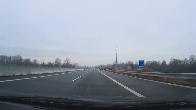 Знак перехода Польша-Чехия в Евросоюзе. День.