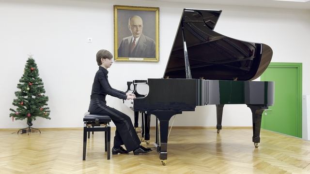 В. А. Моцарт Соната 8 Ля минор 1 часть исп. Михаил Кузякин