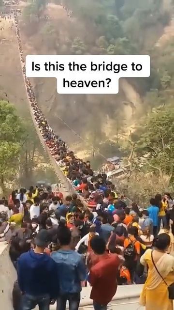 Обычный подвесной мост в Непале